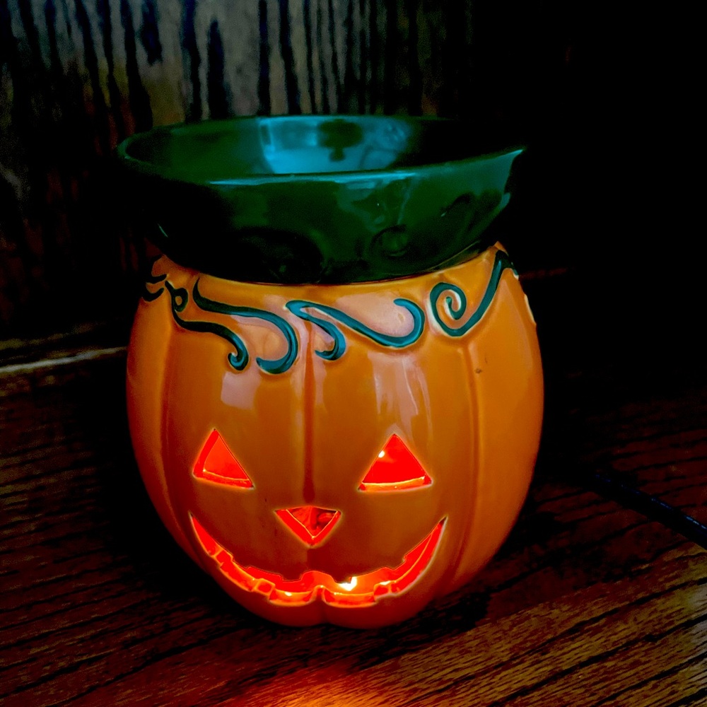 Scentsy pumpkin wax warmer